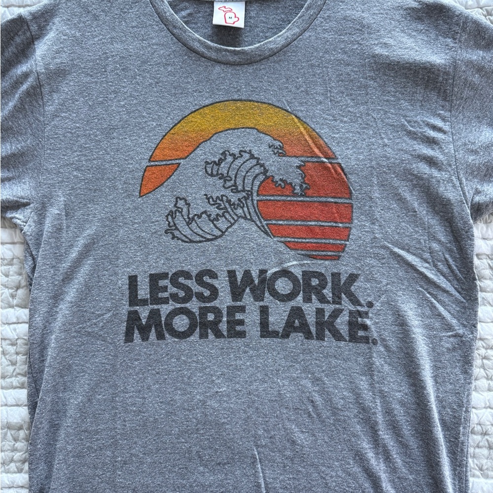 The Mitten State Uni-sex Gray Graphic Tee with Wave Design, Size Medium